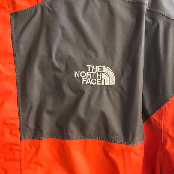 🌧THE NORTH FACE HYVENT Rain Jacket - Picture 3 of 16
